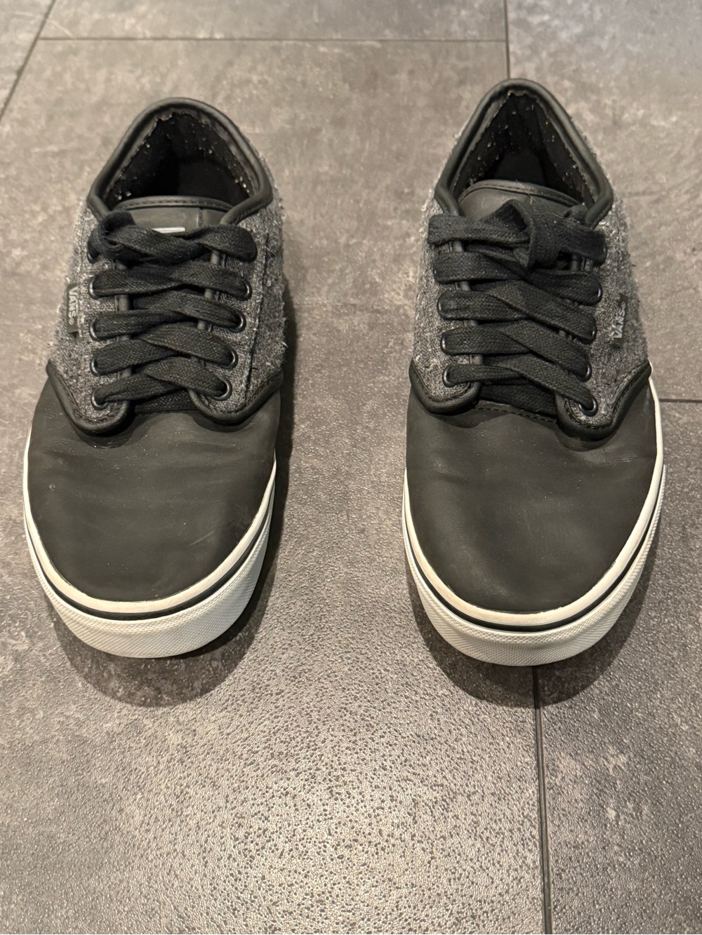 Vans Low-Top Black leather and Gray Casual Sneakers